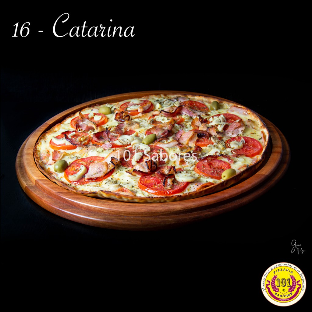 16 - CATARINA : Lombo, champignon, cebola, cobertura de muçarela, tomate e bacon